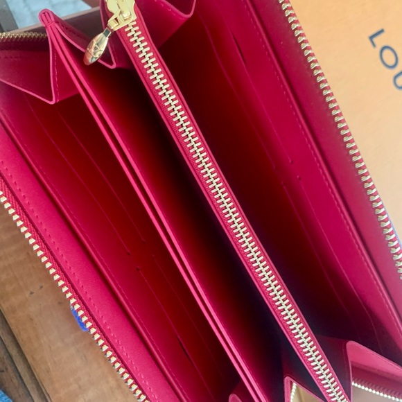 LV NEW Limites Edition Rose Indian Wallet Vernis - Picture 7 of 9